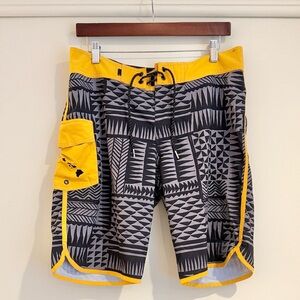 Men’s size 32 Quiksilver Black and Yellow Hawaii Board Shorts